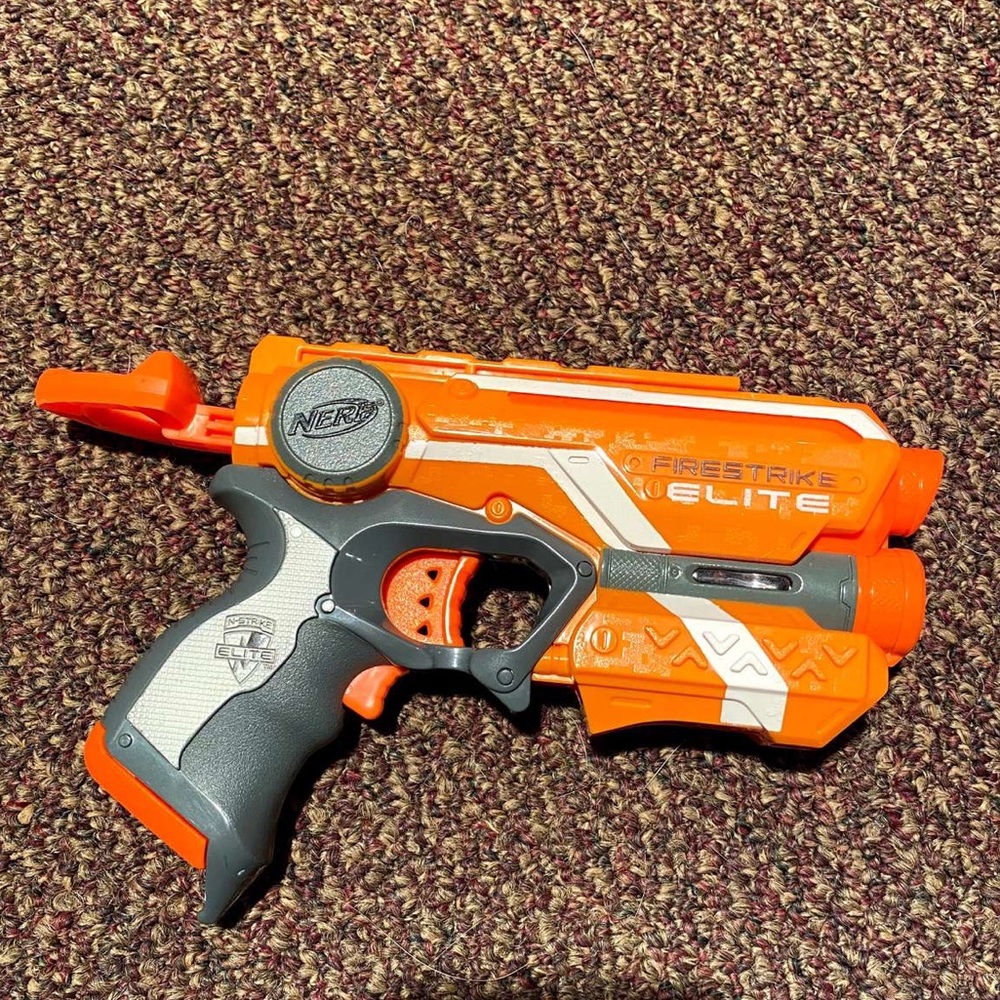 NERF firestrike elite blaster has laser!!!
